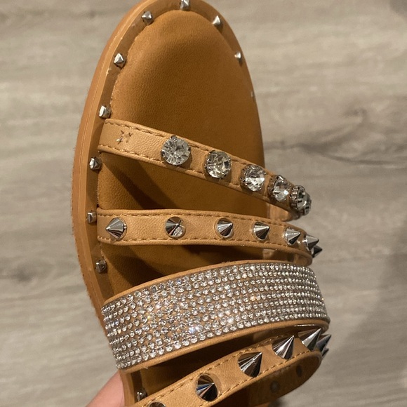 Studded flat sandal by Nicole Miller - Picture 3 of 4